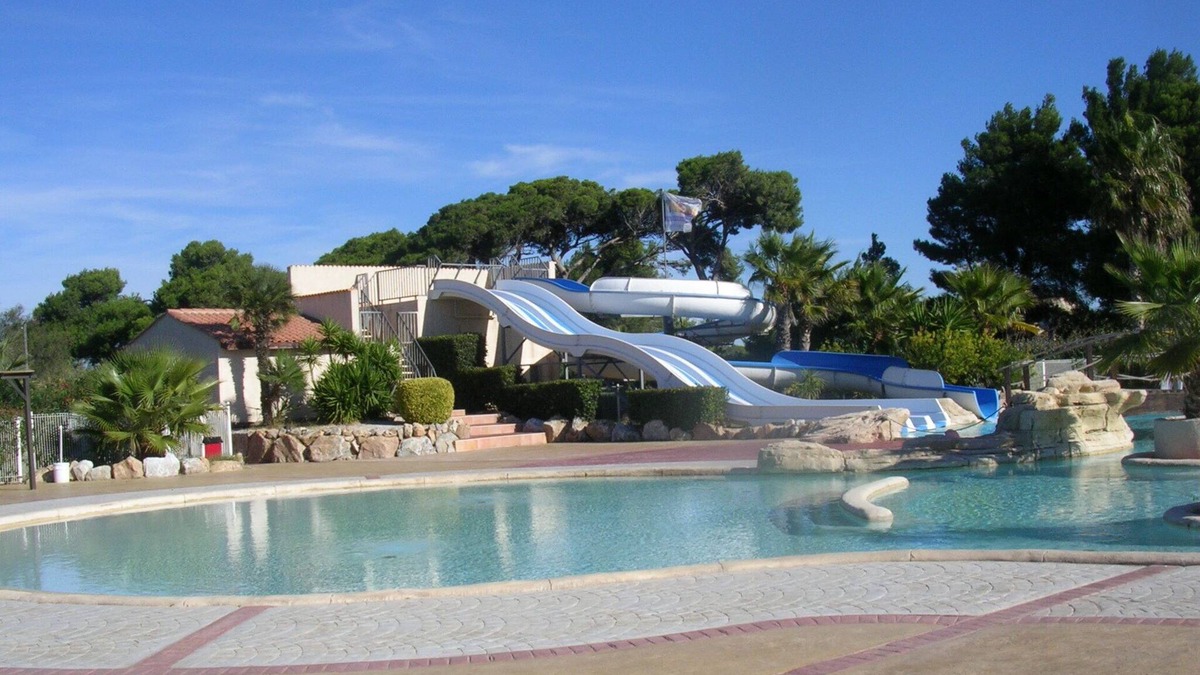 Les Cabanes de Fleury House | Air-conditioned bungalow, fully equipped, with furnished terrace. Beach at 700m