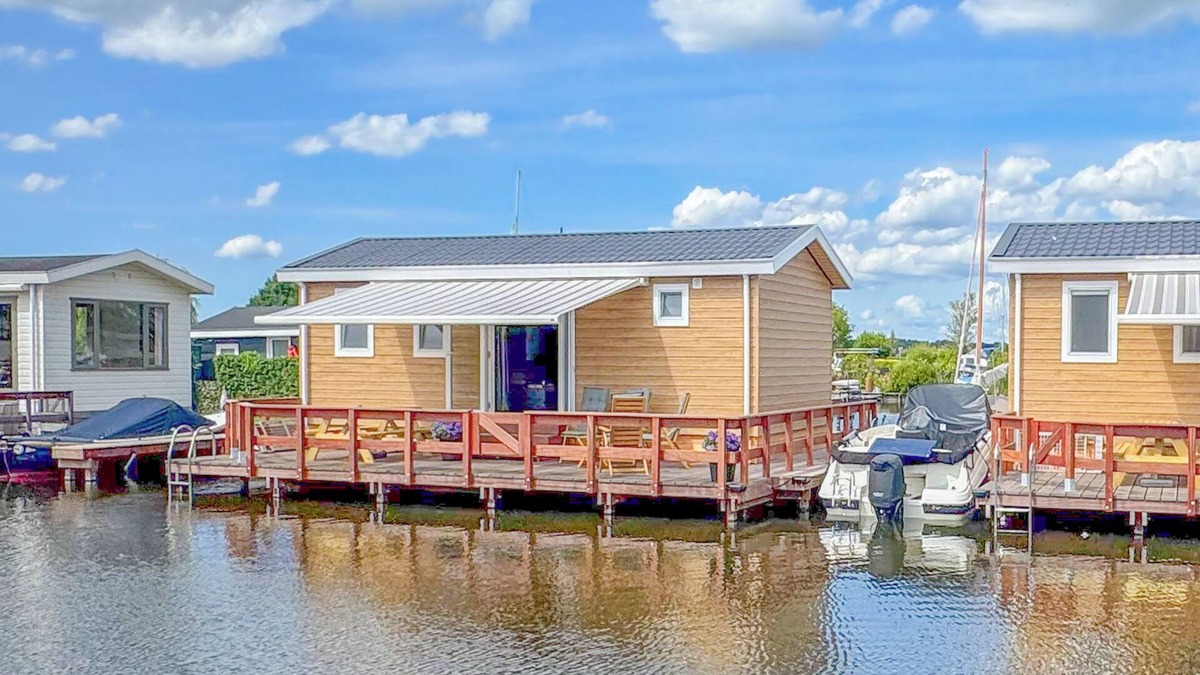 Municipality of Stichtse Vecht Boat Rental | Air-conditioned chalet with a waterside terrace