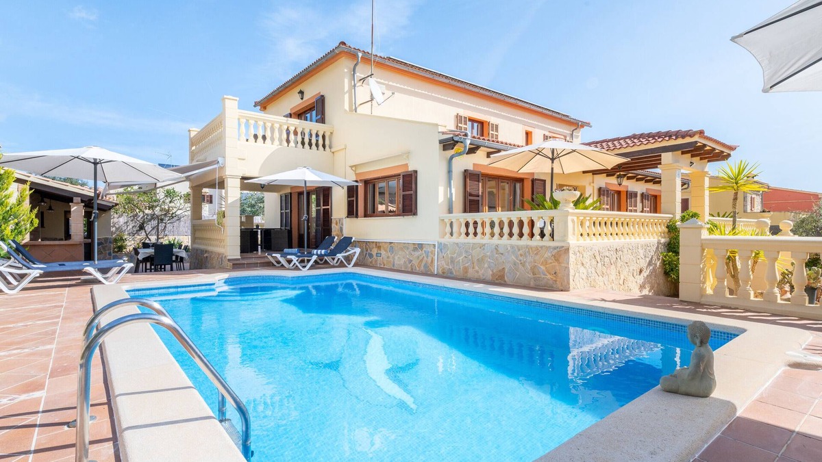 Pedruscada Villa | Air-Conditioned Country House with Wi-Fi, Pool, Garden, Terrace & Balcony