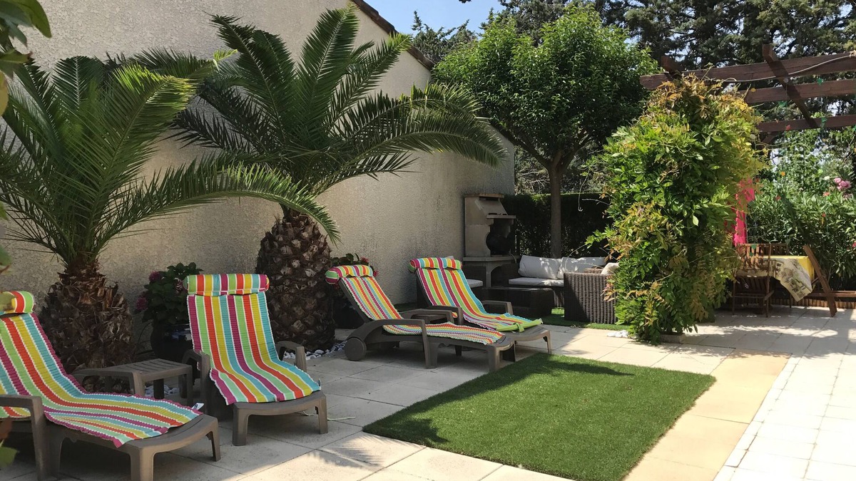 Aigues-Mortes Villa | AIR CONDITIONED DETACHED VILLA 3 MINS WALK BEAUTIFUL MEDIEVAL TOWN AIGUES MORTES