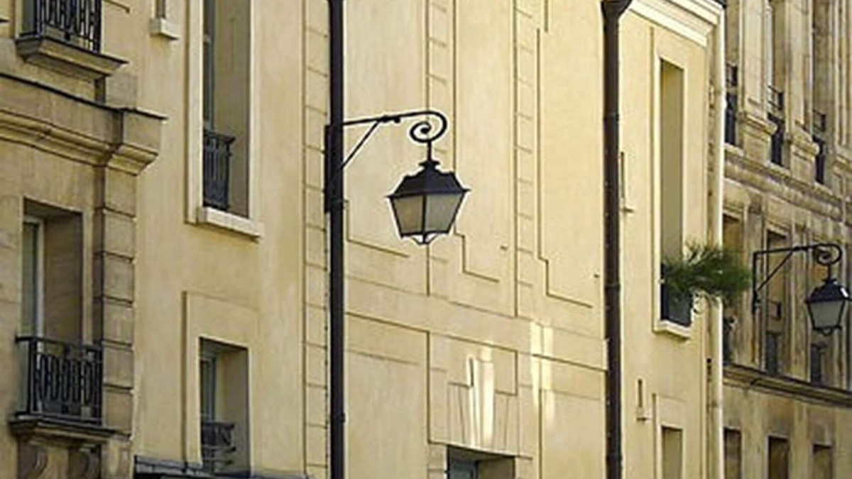 Marais Apartment | Air-Conditioned Duplex Place des Vosges: Comfort Meets Classic Paris