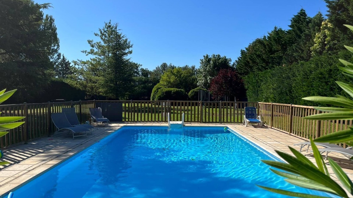 Lagnes House | Air-conditioned family home with swimming pool, near L'Isle-sur-la-Sorgue