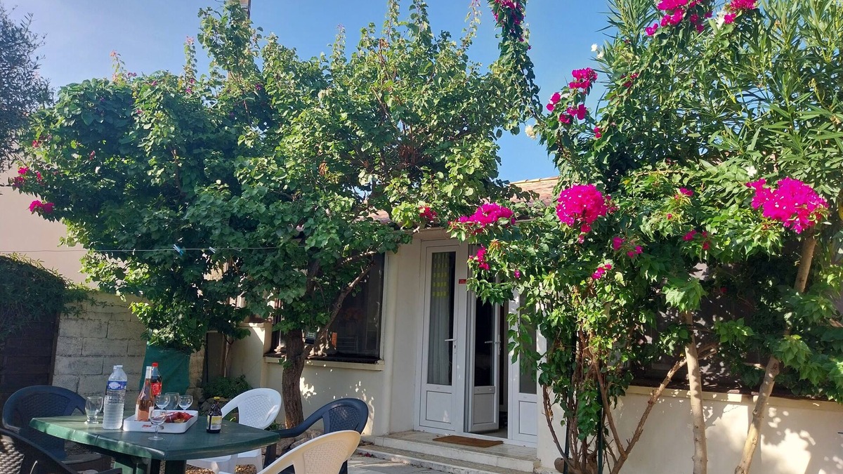 Le Grau-Du-Roi House | air-conditioned house, well equipped, veranda, jacuzzi, quiet garden, close to everything