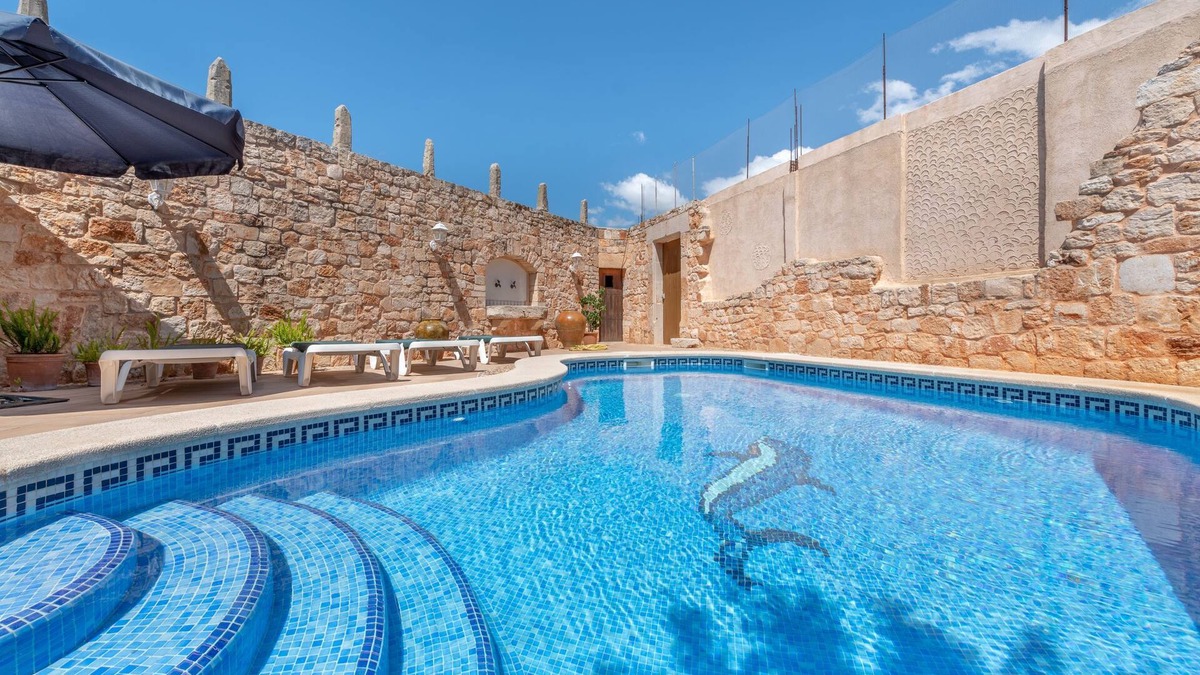 Santanyi House | Air-Conditioned Holiday Home with Pool, Terrace, Balcony & Wi-Fi