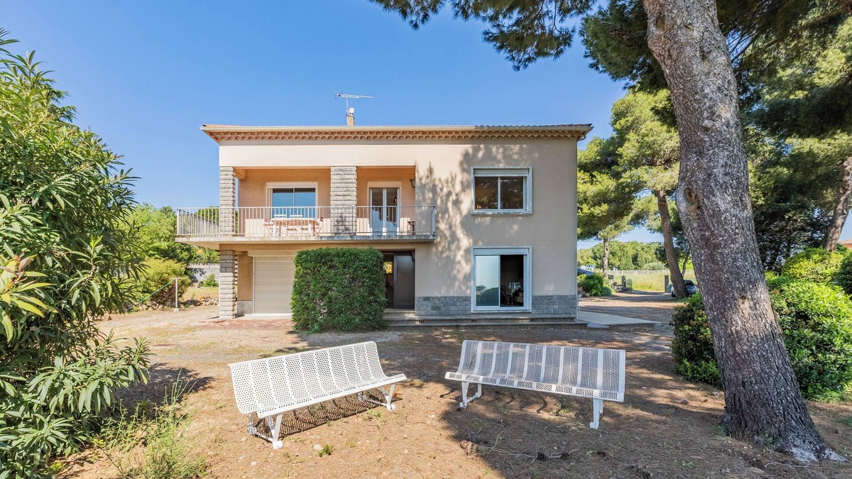 Beziers House | Air-conditioned house - Enclosed park - All-season indoor swimming pool - 3 bedrooms - 6/8pers