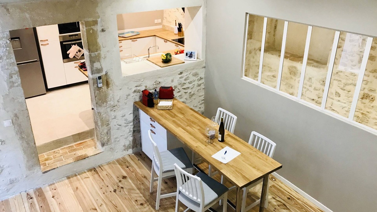 Chusclan House | Air-conditioned house with patio in the heart of the village near the river
