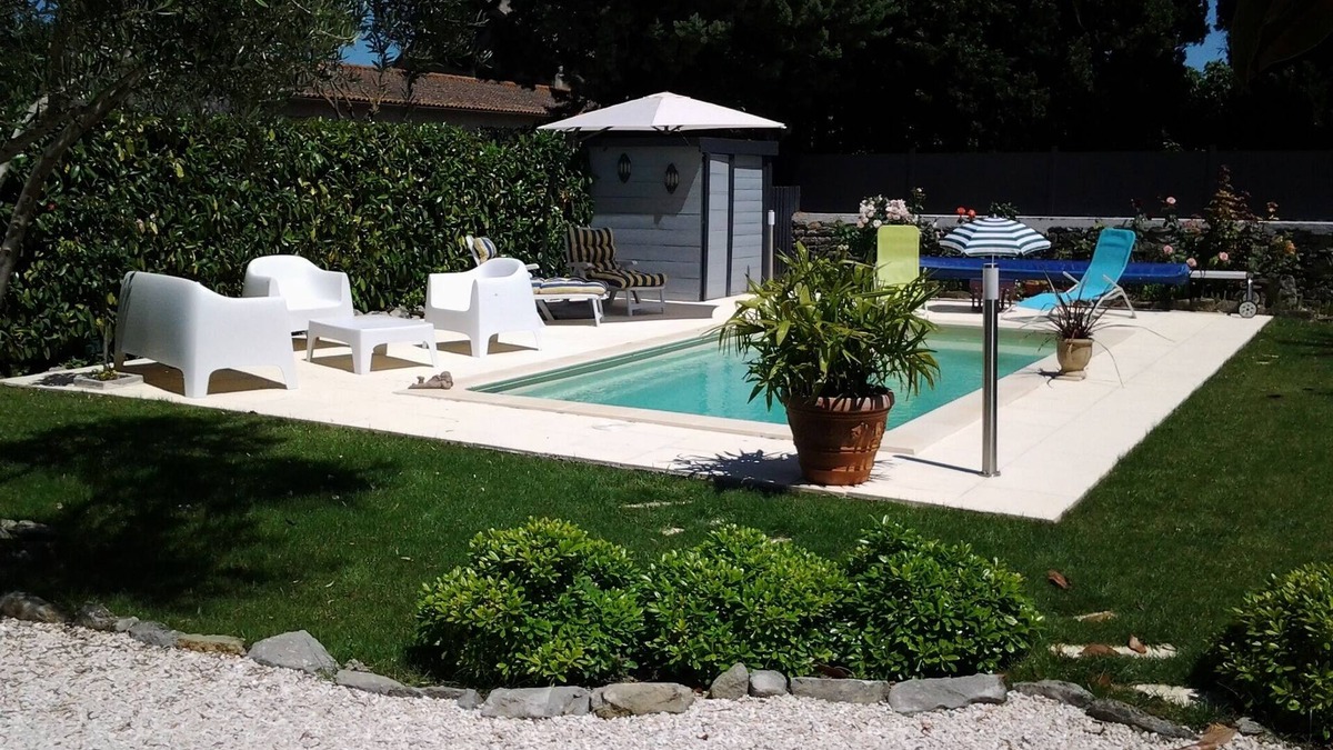 Pezens Apartment | Air-conditioned self-contained studio with private pool in villa near Carcassonne