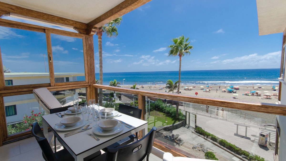 San Agustin Apartment | Air-conditioned two bedroom Beachfront apartment