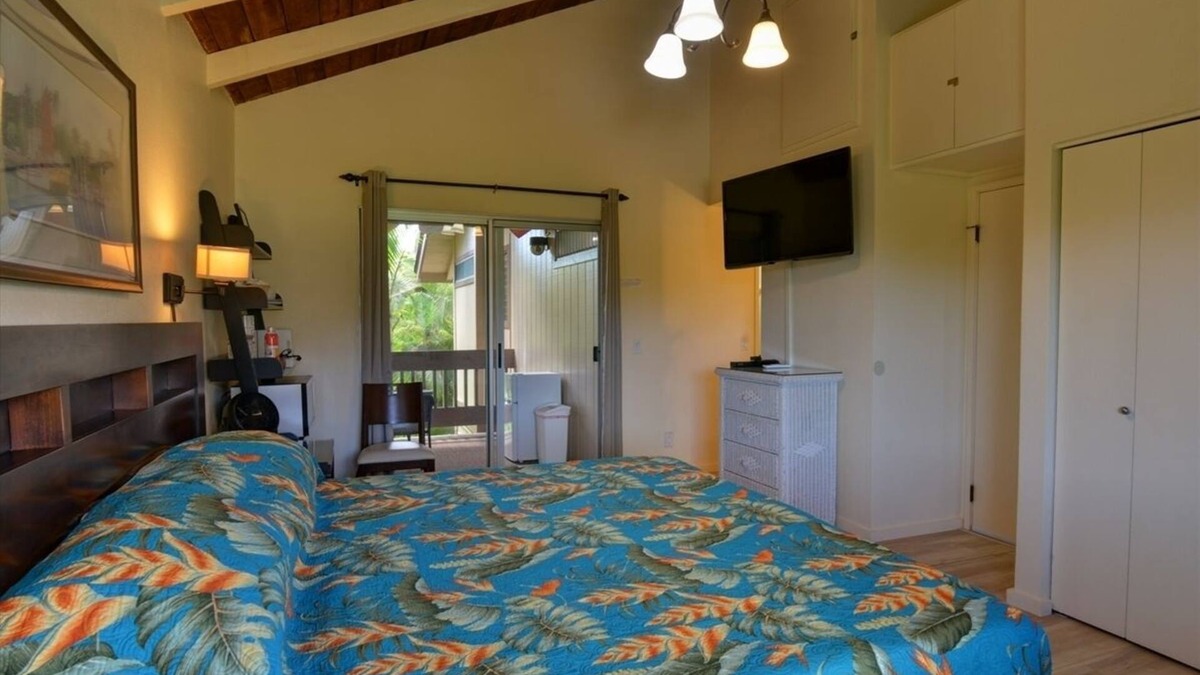 Princeville Apartment | Air Conditioned Upstairs Studio w/RESERVED PARKING; Pool, -WIFI-Walk to Beach