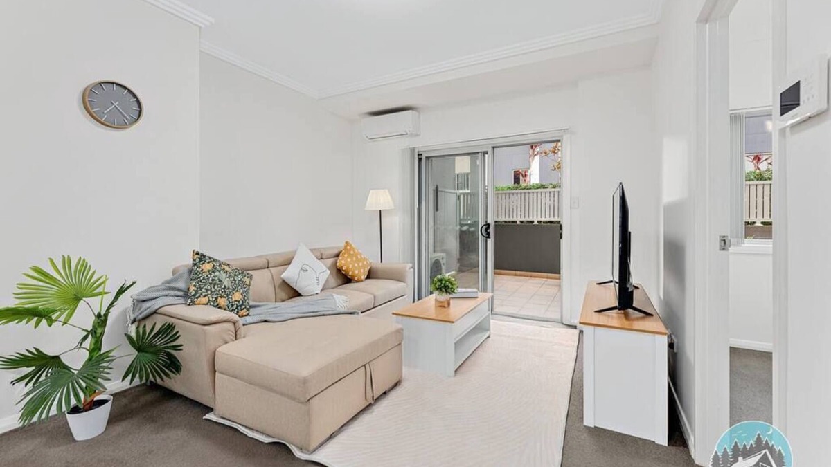 Wentworthville Apartment | Aircabin - Wentworthville - 2 Beds Apt Free Park