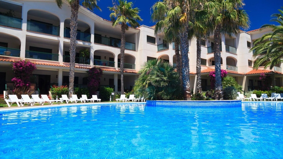 L'Hospitalet de l'Infant Apartment | AirCon Apartment Family Complex on the Beachfront · UHC COSTA LINDA