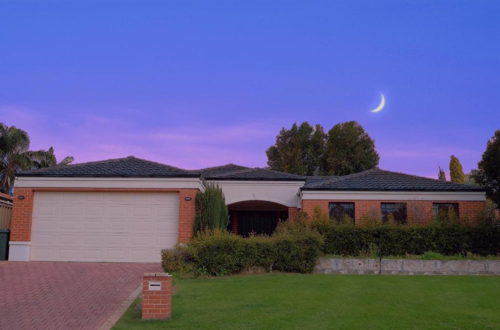 Canning Vale House | Airport 6BR Haven - Quiet Yard & AC