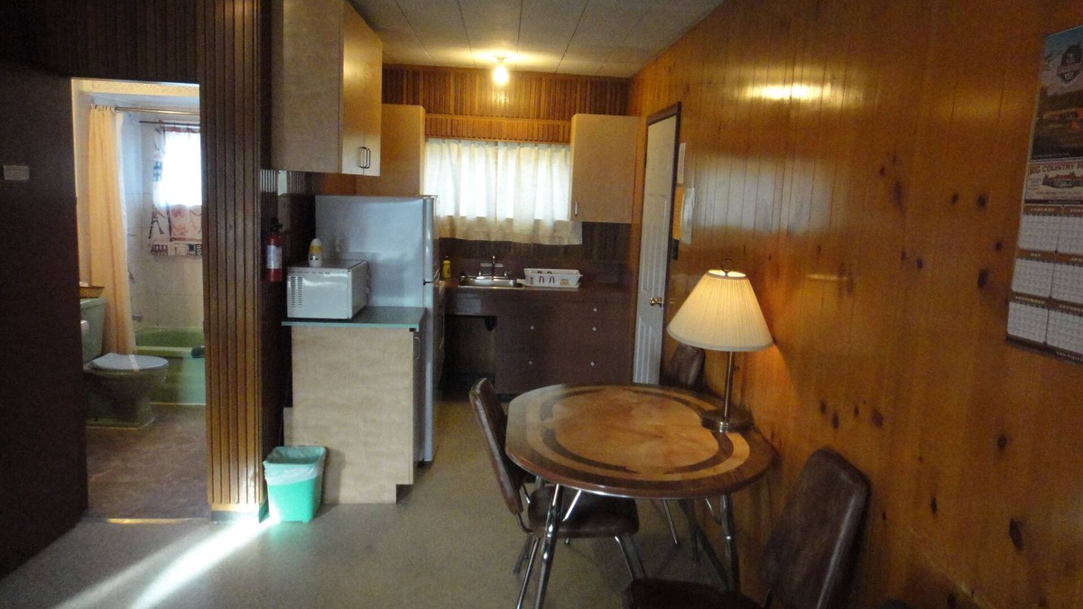 Quesnel Hotel | Airport Inn Motel & RV Park