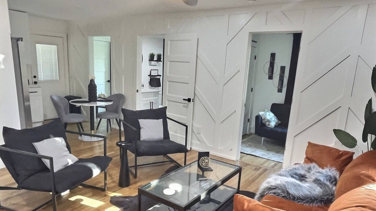 College Park House | AIRPORT LOUNGE INN