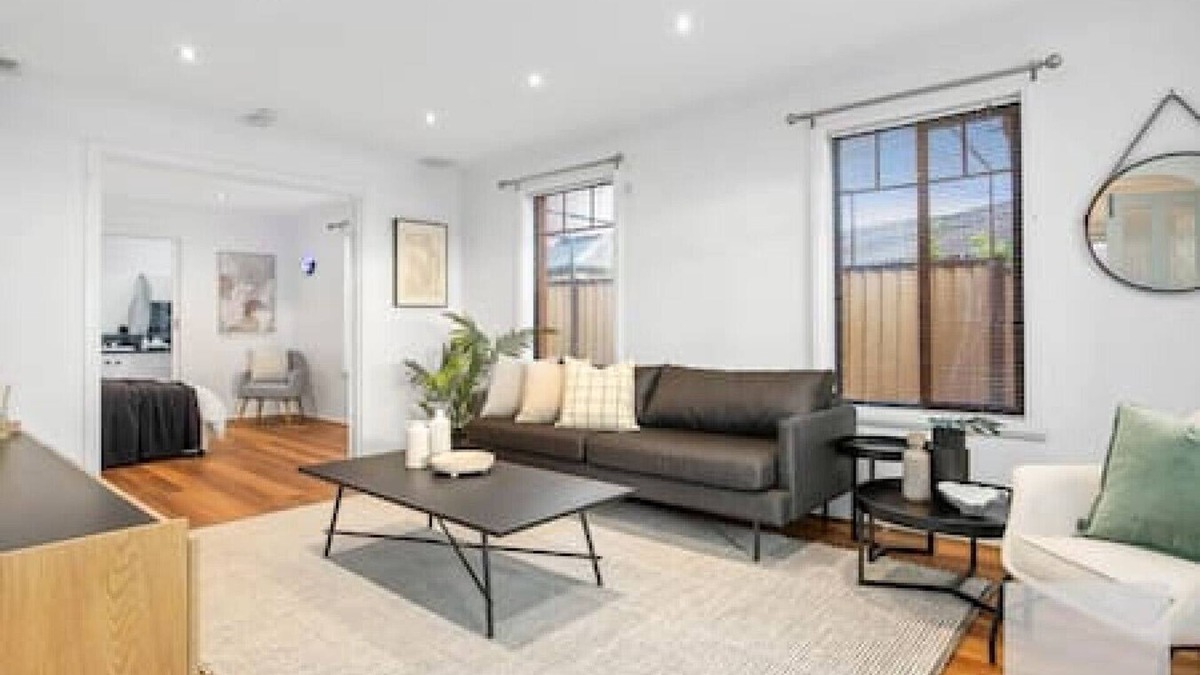 Keilor Downs House | Airport Proximity 5BR Haven