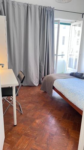 Falca House | Airport room