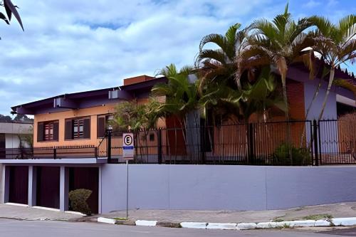 Guarulhos City Centre House | Airport Stay Guarulhos – 600m Bosque Maia, Wi-Fi, Estacionamento, Sala de Espera, piscina, Check-in Facial