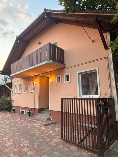 Vecses Bed & Breakfast | AIRPORTMAX Panzió