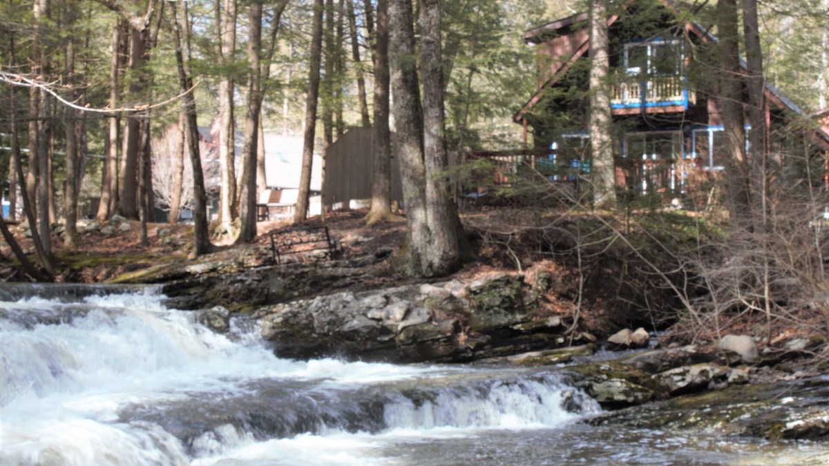Kerhonkson House | Airy 3BR on the banks of a roaring creek