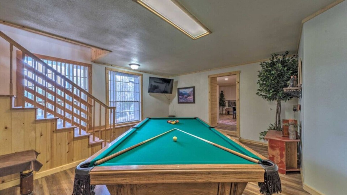 Alto Apartment | Airy Alto Escape w/Deck, Games & Views