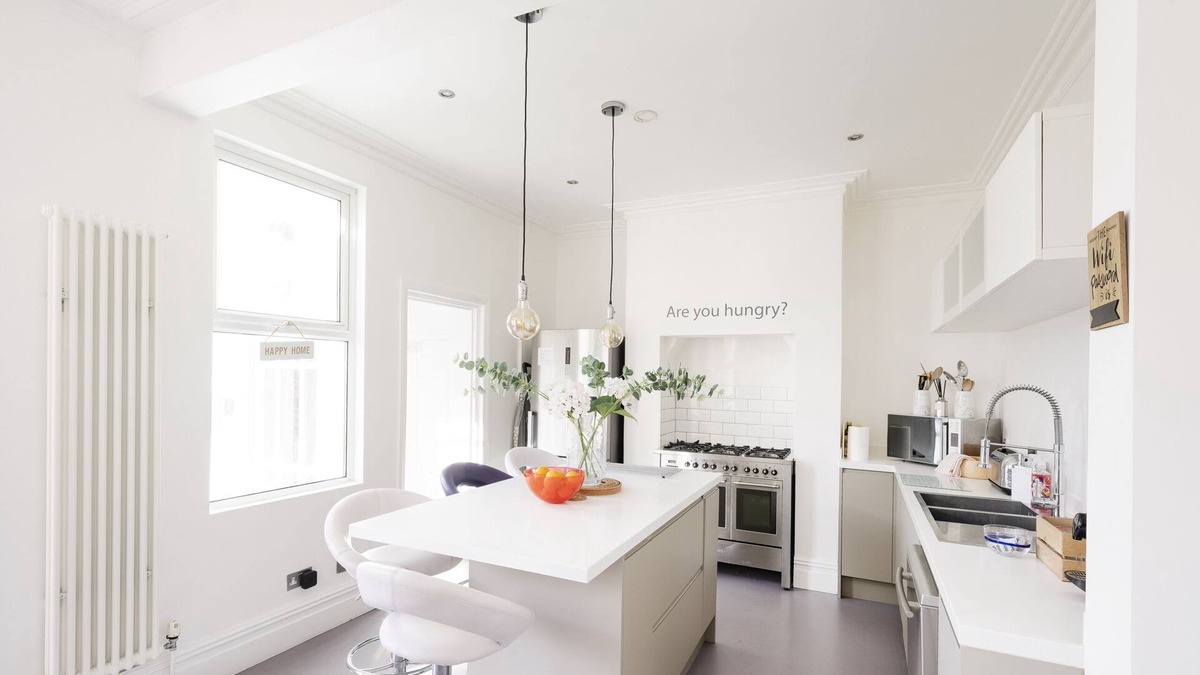 Hanham House | Airy and Bright - Superb Bristol Home With Garden