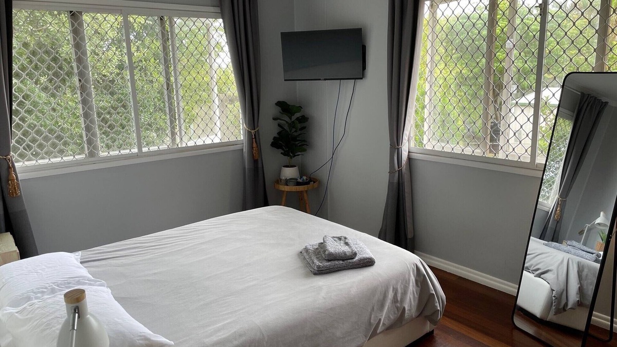 Wynnum North House | Airy and Charming Beach Style House 400m From Train Station and 1.5km From Ocean