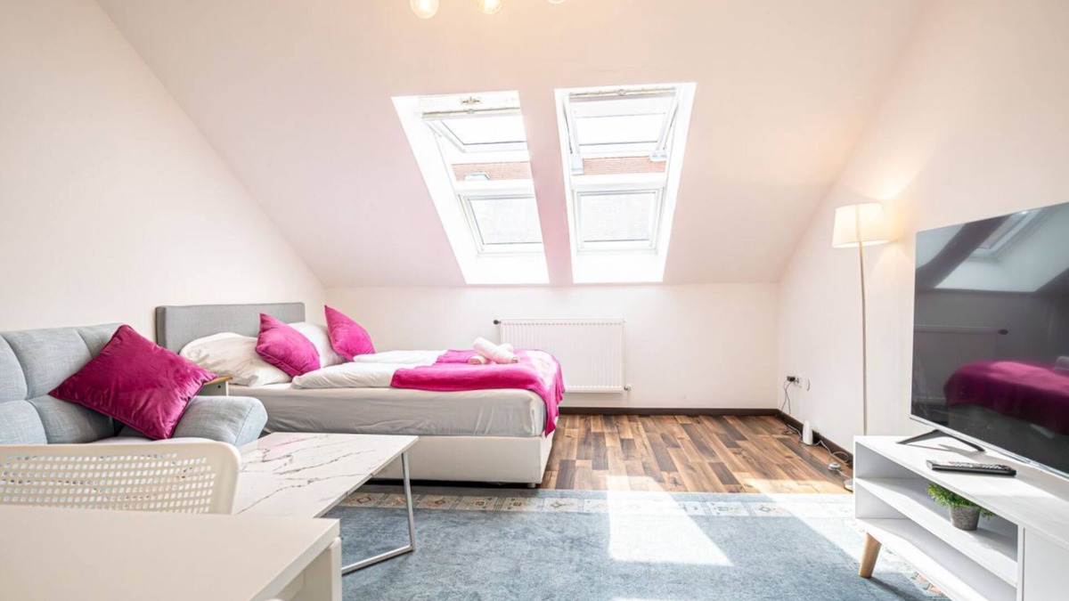 Penzing Apartment | Airy Attic Apt.: Stylish Studio w/Terrace & View
