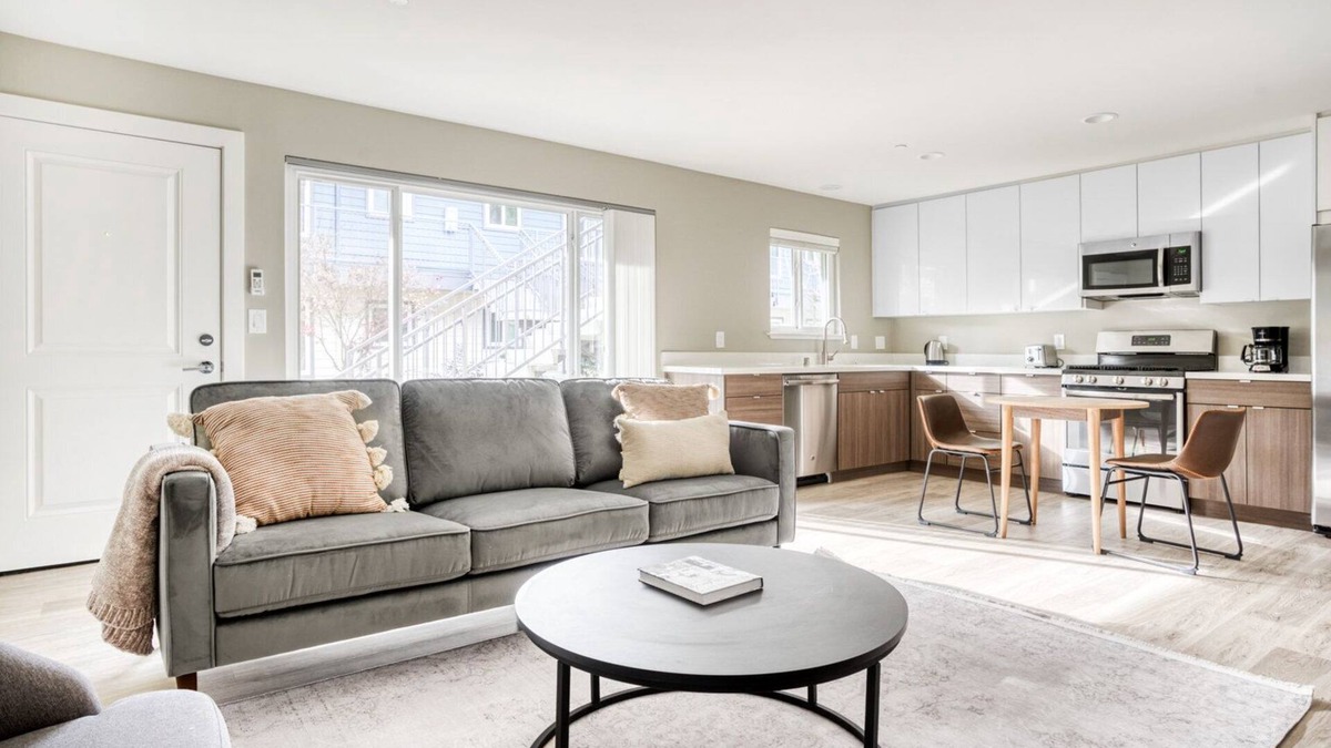 Campbell Apartment | Airy Campbell 1BR w/Gym, Pool & Hot Tub, walk to WF & TJ, by Blueground