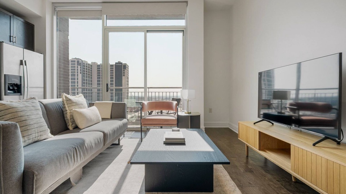 Waller Creek District Apartment | Airy Downtown Austin 1BR w/Gym, Pool & W/D, nr Rainey St, by Blueground