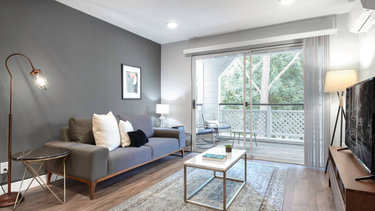 Old Mountain View Apartment | Airy DT Mountain View 1BR w/Pool, Spa, Gym, near Caltrain by Blueground