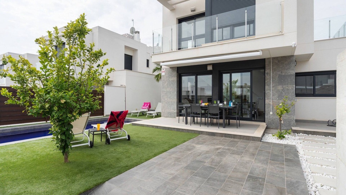 Lo Rufete Villa | Airy Villa near Golf & Dining