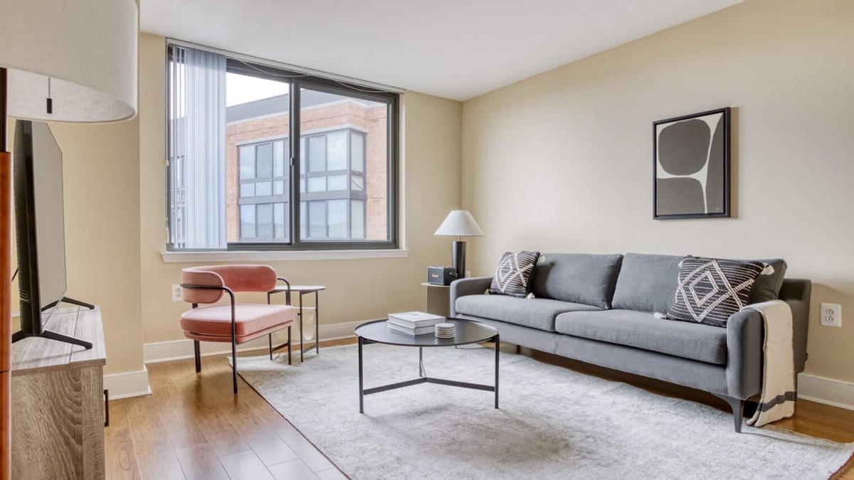 Mount Vernon Triangle Apartment | Airy Mount Vernon 2BR w/ W/D & Gym, near Chinatown, by Blueground