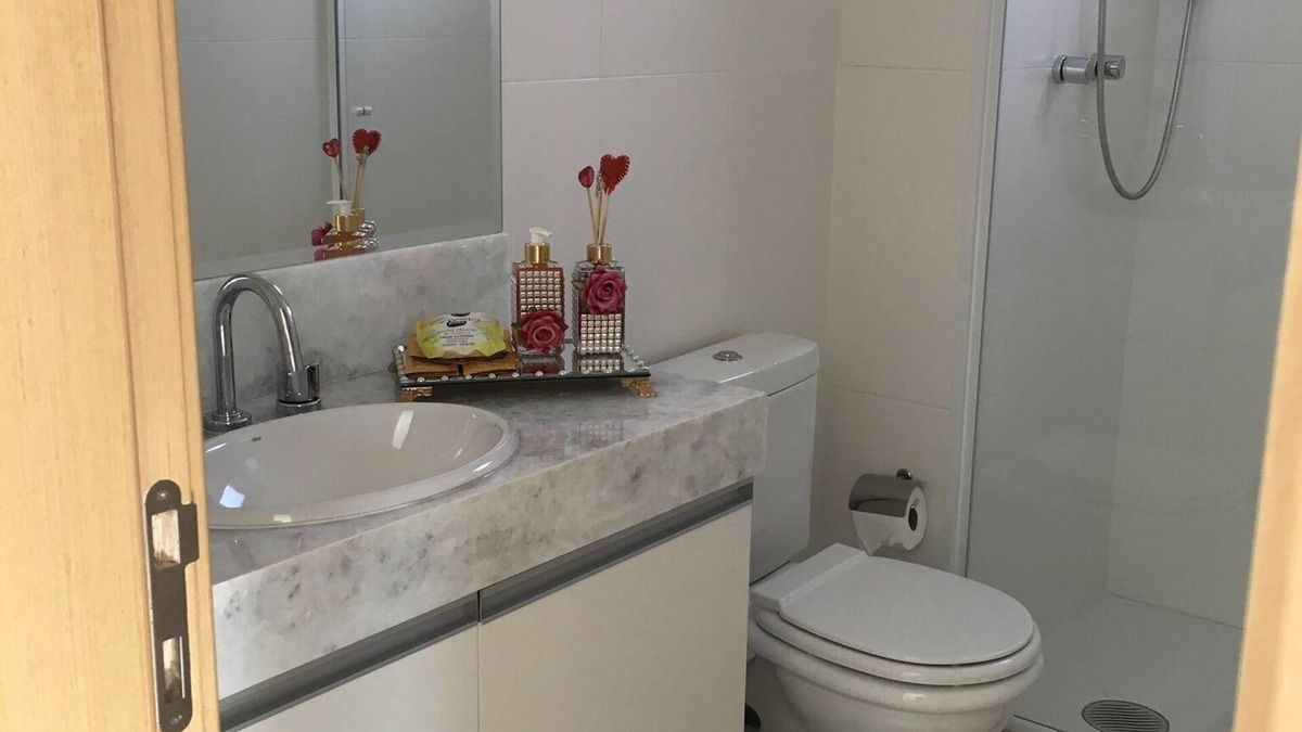 Santana Apartment | Aischa Hum cover, beautiful with a charming look