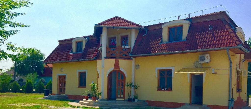 Karcag House | Akácliget Gyógy-és Strandfürdő