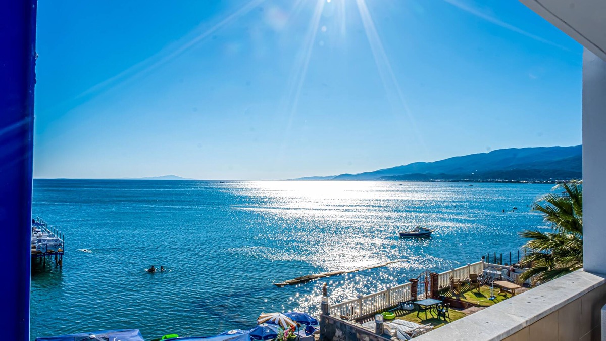 Akcay Bed & Breakfast | Akçay Pier Hotel & Beach