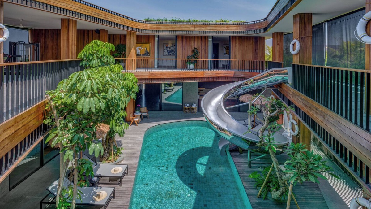 Pererenan Villa | Akashi Residence | 6BR Luxe Villa Pool Slide