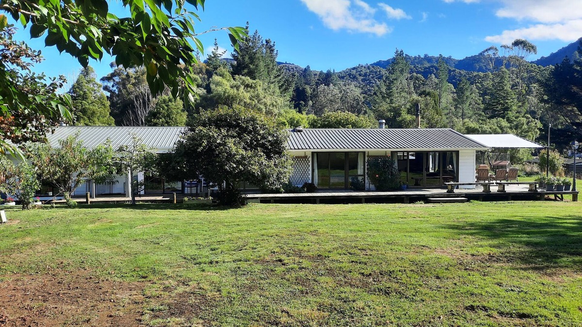 Tararua Forest Park House | Akatarawa Valley Retreat