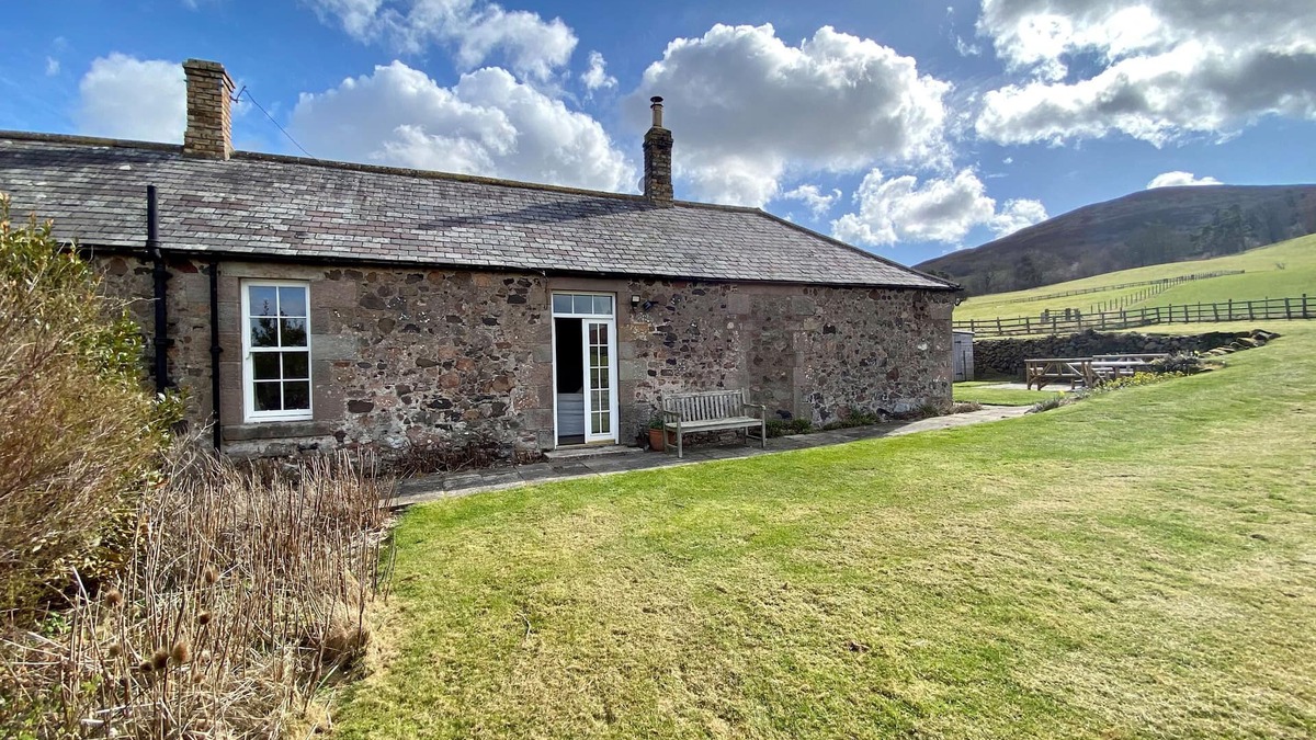 Akeld Cottage | AKELD COTTAGE, pet friendly, with open fire in Wooler