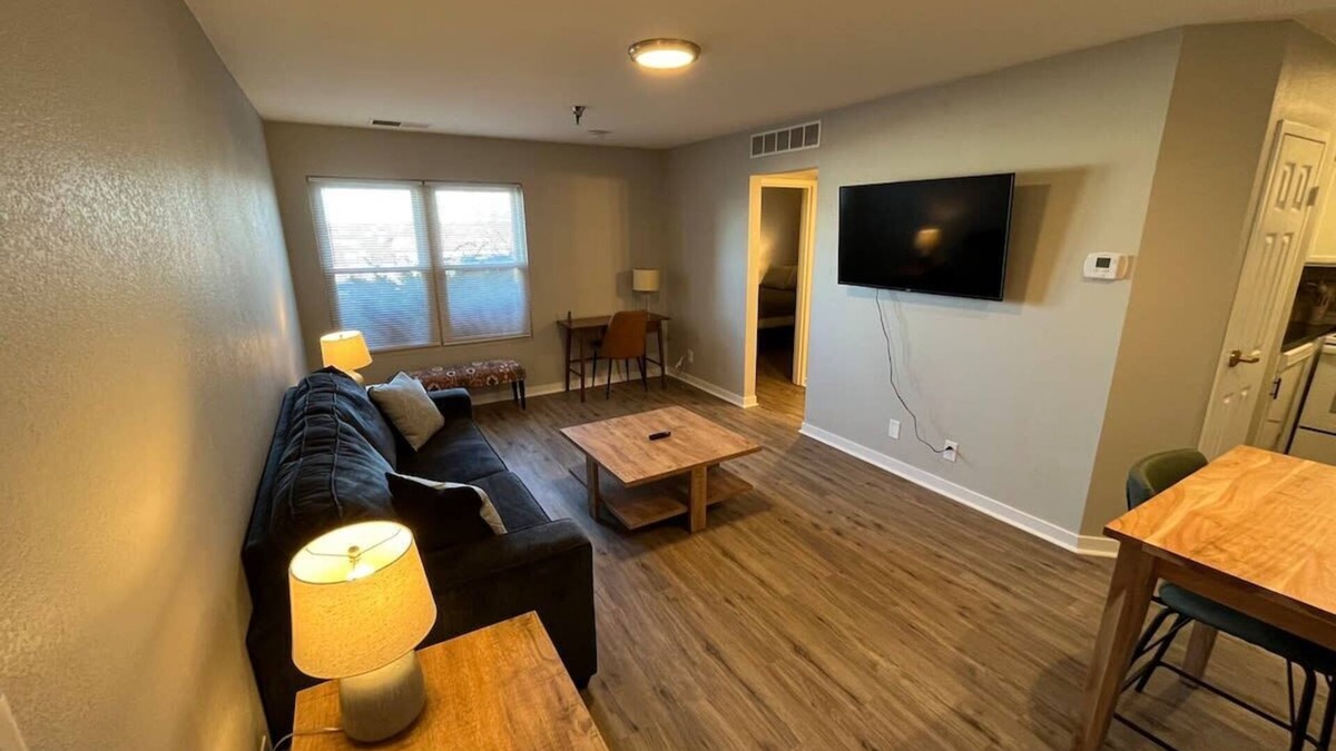 South Central Omaha Apartment | Aksarben 1 Bedroom-Close to I-80!