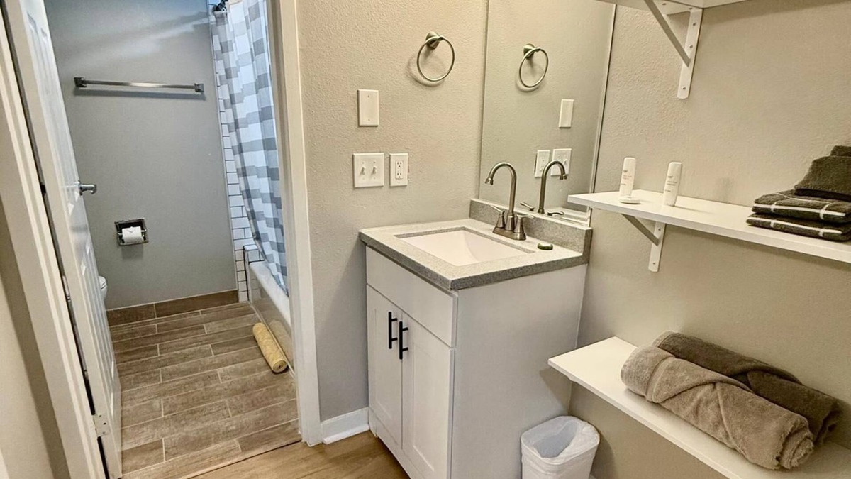 South Central Omaha Apartment | Aksarben Gem near UNO