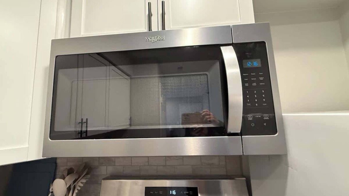 South Central Omaha Apartment | Aksarben - second floor- close to I-80