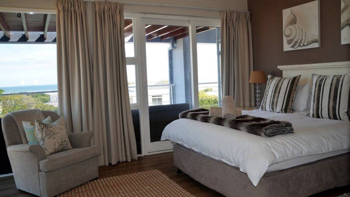 Voelklip House | Akwa House Hermanus - your home away from home!