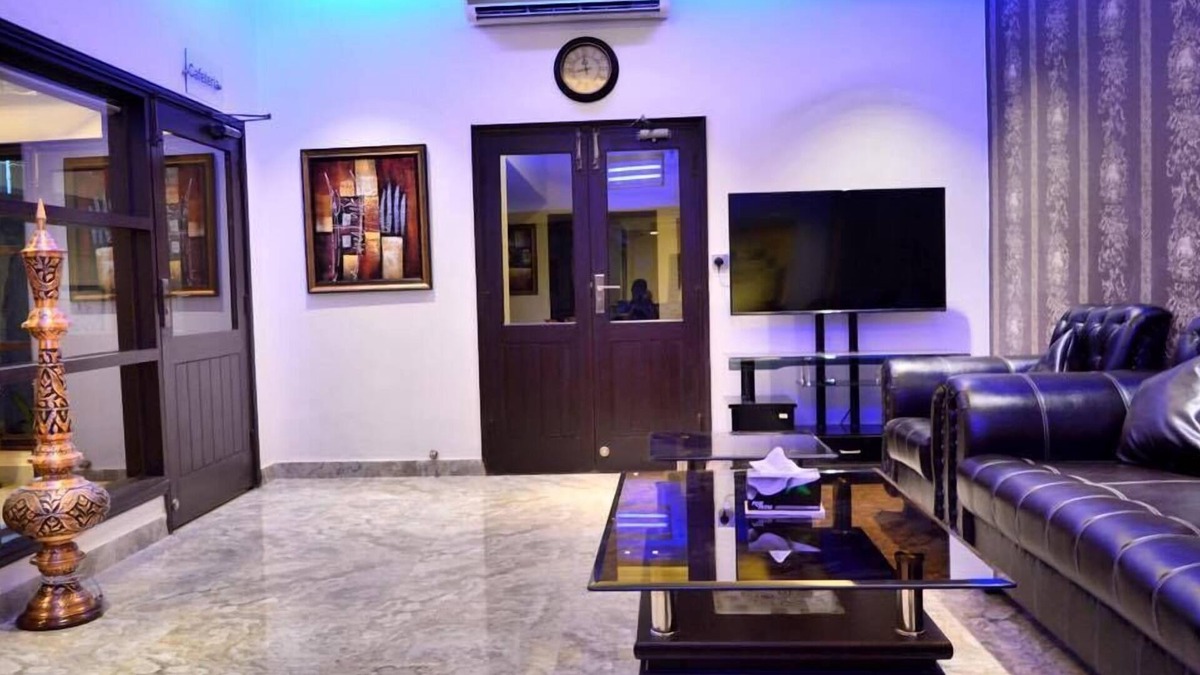 Karachi Cabin | Al-Jazeera Lodges