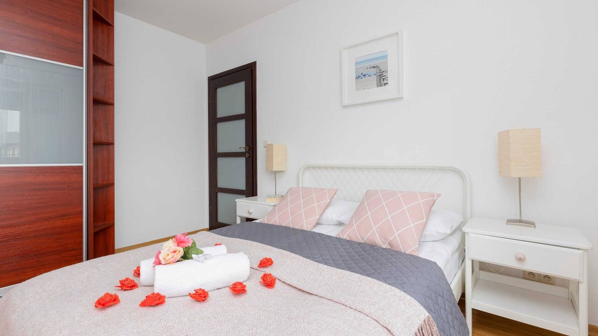 Wilanow Apartment | Al. Wilanowska 9A | 2 Balconies | Parking
