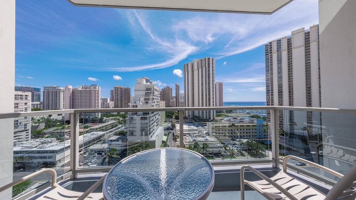 Ala Moana Hotel | Ala Moana Hotel by Sandra Ocean view and balcony BEST RATE