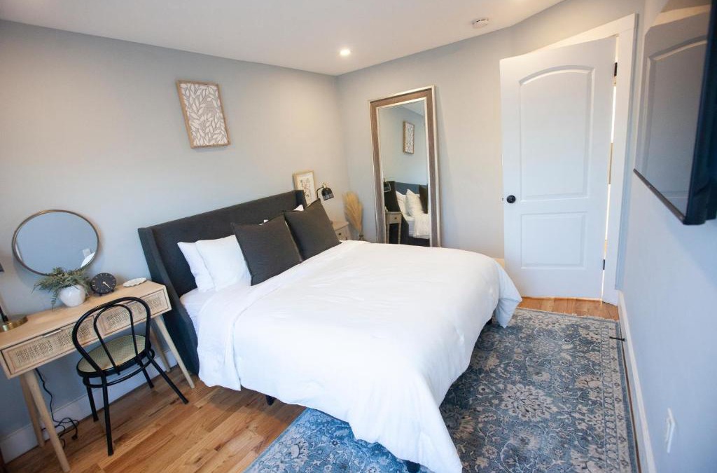 South Jamaica Apartment | Alafia- Cozy JFK Area Home - This property is a hosted property meaning the host live on site