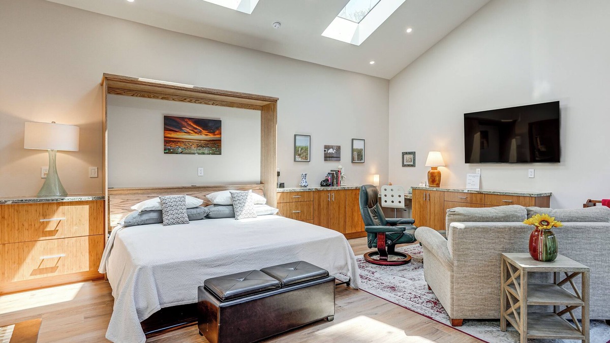 East End Apartment | Alameda Studio w/Patio: 3 Mi to Oakland Coliseum!