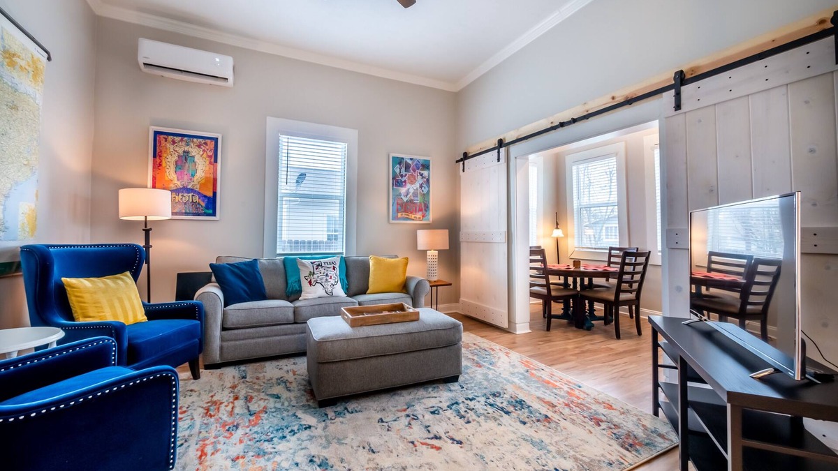 Historic Garderns House | Alamodome 5-Min Walk, Charming Oasis, Gated Parking, Fenced Yard