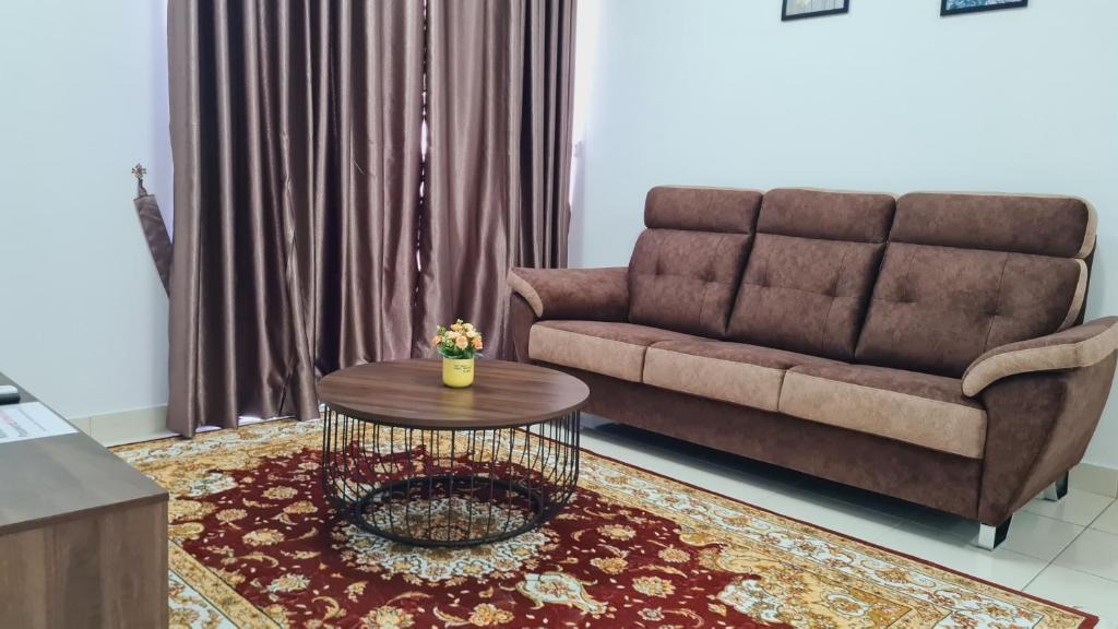 Kota Warisan Apartment | Alanis Suite KLIA1 With Neflix