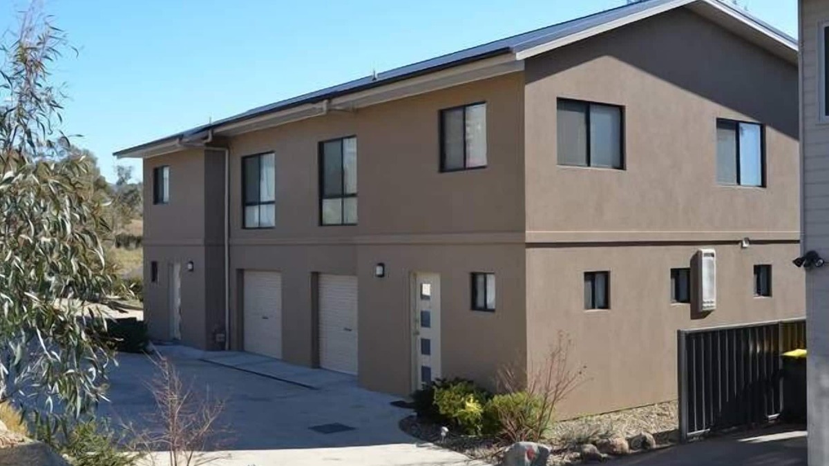 Jindabyne House | Alaska 1- Great lake & mountain views